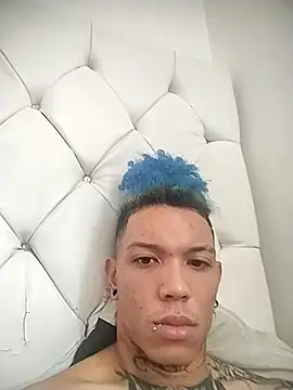 Snapshot of Overinktt chatting on 11/01/25, 04:53 Overinktt online show from 11/01/25, 04:53