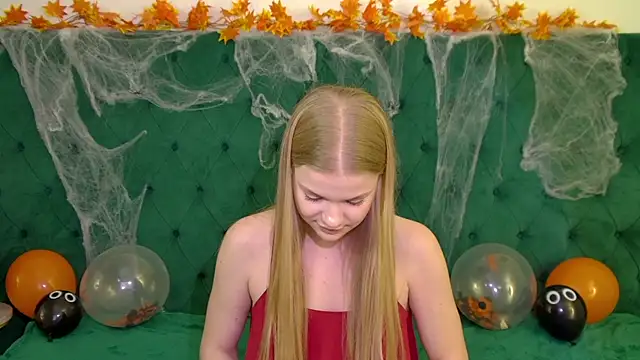 Snapshot of LilitRosen chatting on 10/27/25, 06:12 LilitRosen online show from 10/27/25, 06:12