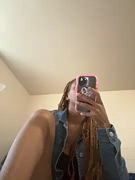 Snapshot of Soulsnatchingtsunami chatting on 10/21/25, 03:13 Soulsnatchingtsunami online show from 10/21/25, 03:13