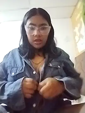 Snapshot of Kira_Lu chatting on 10/18/25, 03:31 Kira Lu online show from 10/18/25, 03:31