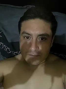 Snapshot of checheludo23 chatting on 10/14/25, 05:30 checheludo23 online show from 10/14/25, 05:30