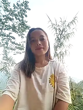 Nguyet2k4 online show from 04/10/26, 11:09