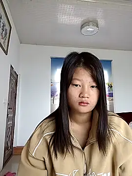 Snapshot of nghi-xinh chatting on 10/16/25, 12:44 nghi-xinh online show from 10/16/25, 12:44