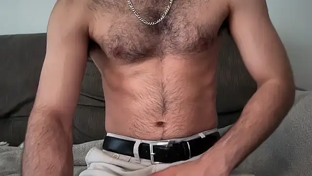 Snapshot of yournextguy chatting on 06/17/26, 11:01 yournextguy online show from 06/17/26, 11:01