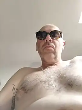 Snapshot of nicolaspgarnier chatting on 06/01/26, 09:33 nicolaspgarnier online show from 06/01/26, 09:33