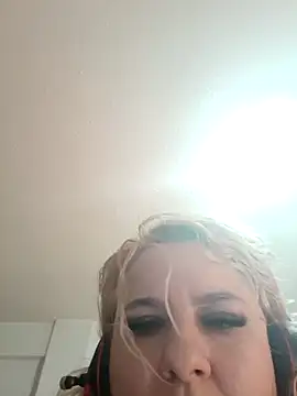 BelleInna online show from 10/28/25, 09:13