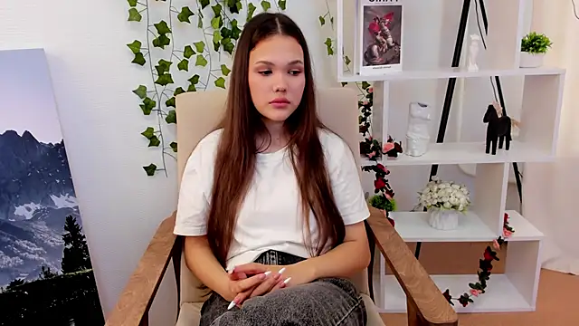 Snapshot of LynnaLowrance chatting on 10/15/25, 05:51 LynnaLowrance online show from 10/15/25, 05:51