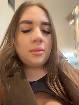 Snapshot of MirraMessy chatting on 10/15/25, 08:36 MirraMessy online show from 10/15/25, 08:36