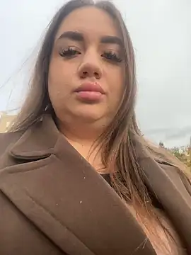 Snapshot of MirraMessy chatting on 10/16/25, 08:04 MirraMessy online show from 10/16/25, 08:04