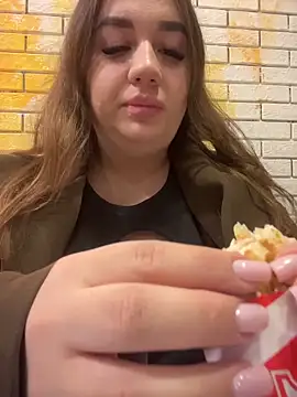 Snapshot of MirraMessy chatting on 10/17/25, 08:17 MirraMessy online show from 10/17/25, 08:17