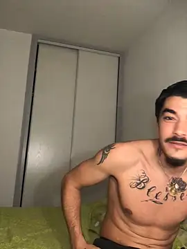 Snapshot of Camillafaro64 chatting on 10/19/25, 09:48 Camillafaro64 online show from 10/19/25, 09:48