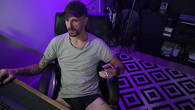 monsieurguitsxxx online show from 11/20/25, 01:11