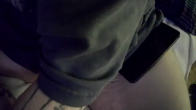 Snapshot of splatteringfun chatting on 03/21/26, 06:29 splatteringfun online show from 03/21/26, 06:29