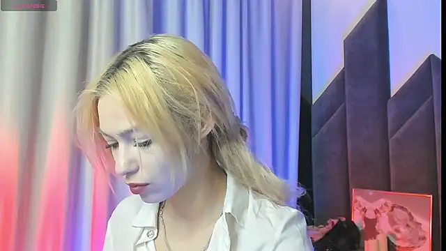 Snapshot of AlysiaSun_ chatting on 06/17/26, 01:12 AlysiaSun online show from 06/17/26, 01:12