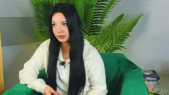 Snapshot of ValorieThuma chatting on 10/15/25, 02:50 ValorieThuma online show from 10/15/25, 02:50