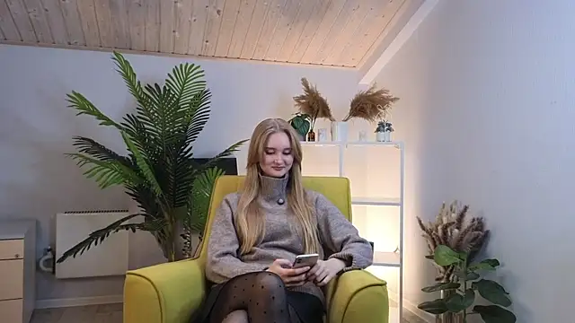 Snapshot of PennyManino chatting on 10/15/25, 07:19 PennyManino online show from 10/15/25, 07:19