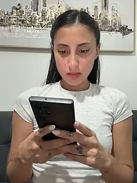 Snapshot of itsmiasofia chatting on 03/14/26, 02:50 itsmiasofia online show from 03/14/26, 02:50