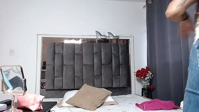 Snapshot of Salmma_Milf chatting on 03/17/26, 11:35 Salmma Milf online show from 03/17/26, 11:35