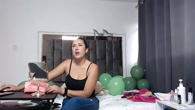 Snapshot of Salmma_Milf chatting on 03/18/26, 11:46 Salmma Milf online show from 03/18/26, 11:46