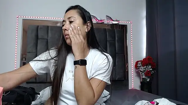 Snapshot of Salmma_Milf chatting on 03/26/26, 11:38 Salmma Milf online show from 03/26/26, 11:38