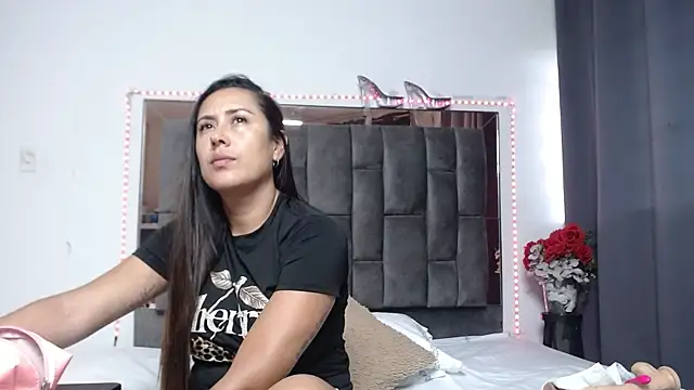 Snapshot of Salmma_Milf chatting on 04/09/26, 11:37 Salmma Milf online show from 04/09/26, 11:37