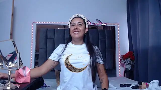 Snapshot of Salmma_Milf chatting on 04/16/26, 11:55 Salmma Milf online show from 04/16/26, 11:55