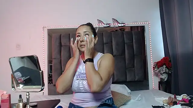 Snapshot of Salmma_Milf chatting on 04/21/26, 11:38 Salmma Milf online show from 04/21/26, 11:38