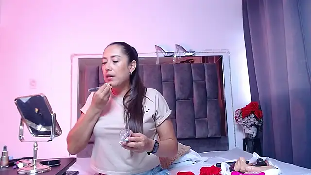 Snapshot of Salmma_Milf chatting on 04/30/26, 11:27 Salmma Milf online show from 04/30/26, 11:27