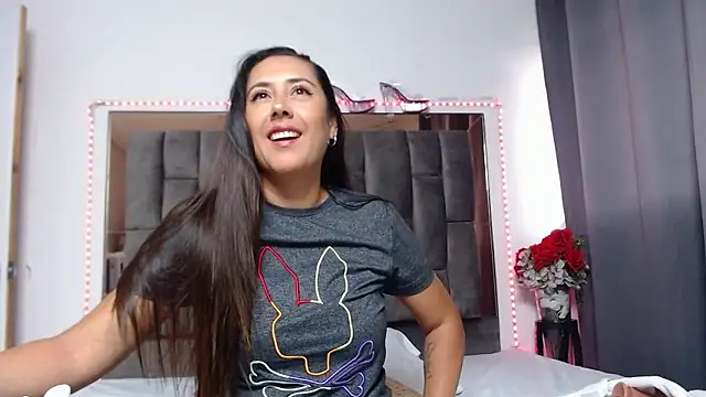 Snapshot of Salmma_Milf chatting on 05/04/26, 11:50 Salmma Milf online show from 05/04/26, 11:50