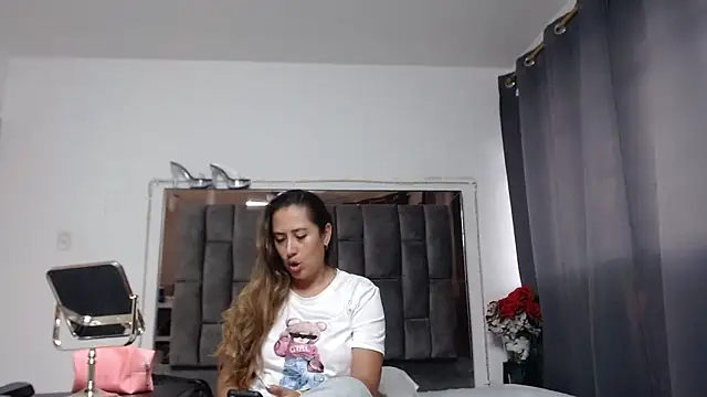 Snapshot of Salmma_Milf chatting on 05/19/26, 11:49 Salmma Milf online show from 05/19/26, 11:49