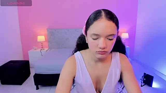 ZairaGlow online show from 10/24/25, 12:12