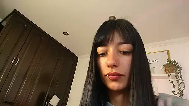 Snapshot of _TiniWild chatting on 11/19/25, 12:49 TiniWild online show from 11/19/25, 12:49