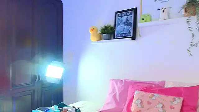 Snapshot of _TiniWild chatting on 11/24/25, 01:00 TiniWild online show from 11/24/25, 01:00