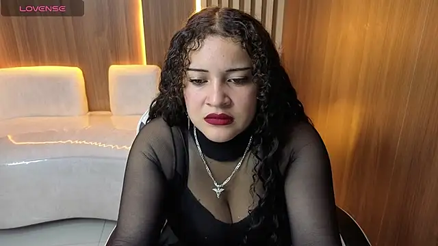 Snapshot of Moon_Tx chatting on 10/17/25, 01:03 Moon Tx online show from 10/17/25, 01:03