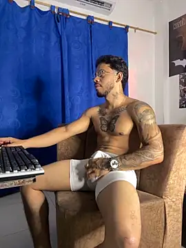 Kylian Alessandro online show from 10/29/25, 02:58