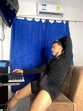 Kylian Alessandro online show from 12/03/25, 06:43