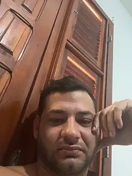 Snapshot of caicaraa chatting on 10/27/25, 02:43 caicaraa online show from 10/27/25, 02:43