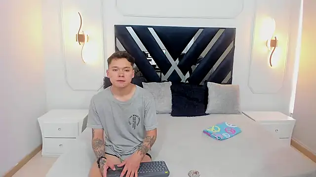 AnnieAndLeandro online show from 11/13/25, 07:57