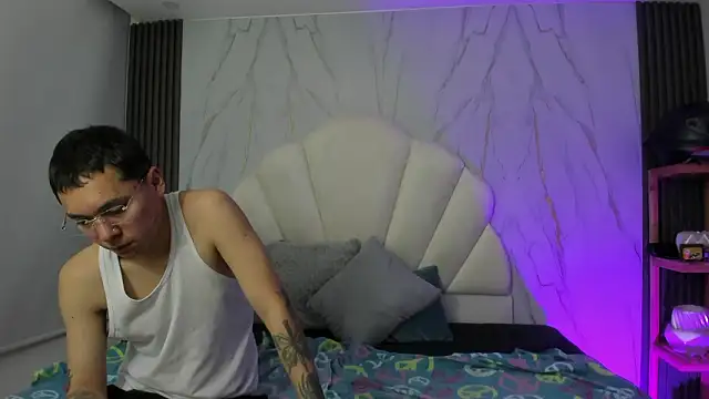 AnnieAndLeandro online show from 02/04/26, 10:26