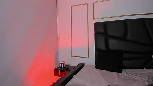 Snapshot of AnnieAndLeandro chatting on 03/26/26, 10:04 AnnieAndLeandro online show from 03/26/26, 10:04