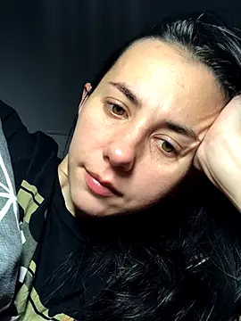 Snapshot of oliviya_mur chatting on 10/17/25, 09:28 oliviya mur online show from 10/17/25, 09:28