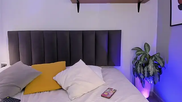 AilanaCortes online show from 10/22/25, 12:05