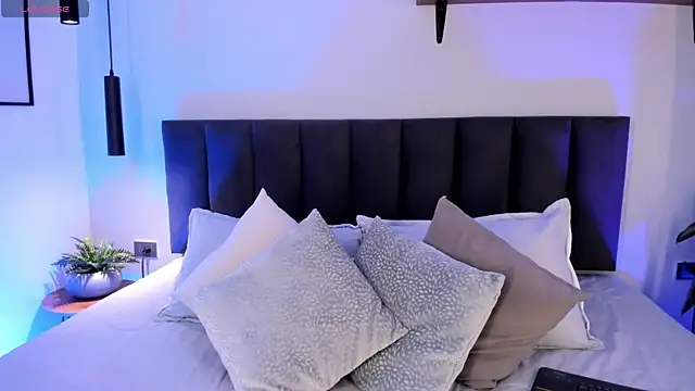 AilanaCortes online show from 11/19/25, 12:05