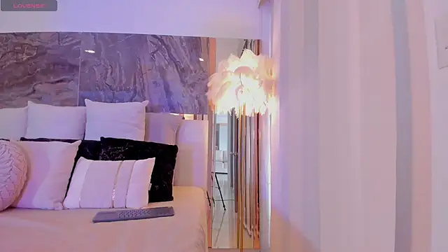 Rashel Frost  online show from 11/10/25, 04:17