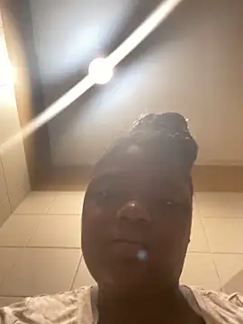 Snapshot of Desireexoxo chatting on 10/25/25, 04:42 Desireexoxo online show from 10/25/25, 04:42