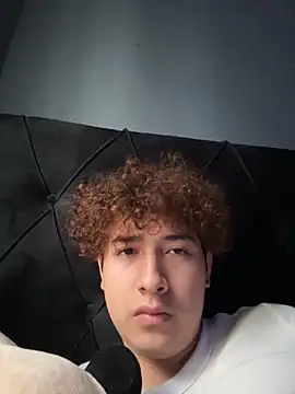 Snapshot of FresitAlexit0 chatting on 11/11/25, 03:34 FresitAlexit0 online show from 11/11/25, 03:34