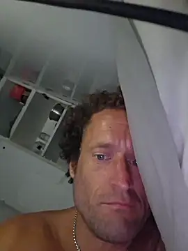 Snapshot of shainnfk chatting on 11/21/25, 12:32 shainnfk online show from 11/21/25, 12:32