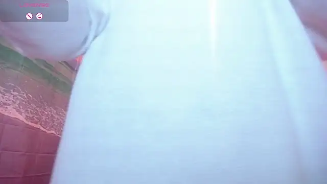 Snapshot of lizzysnow__1 chatting on 10/22/25, 01:06 lizzysnow  1 online show from 10/22/25, 01:06