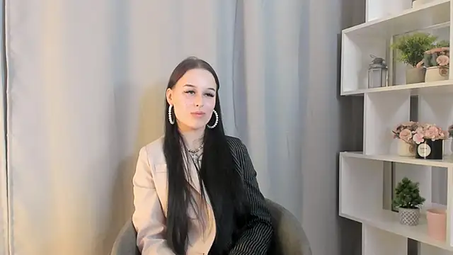 Snapshot of LatrinaZody chatting on 10/15/25, 03:45 LatrinaZody online show from 10/15/25, 03:45