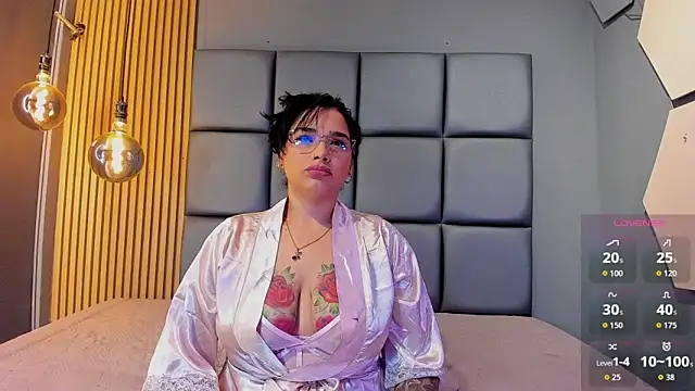 Snapshot of ISMALI_CASTILLO chatting on 10/16/25, 12:22 ISMALI CASTILLO online show from 10/16/25, 12:22